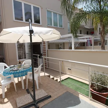 Pearl Apartment *
